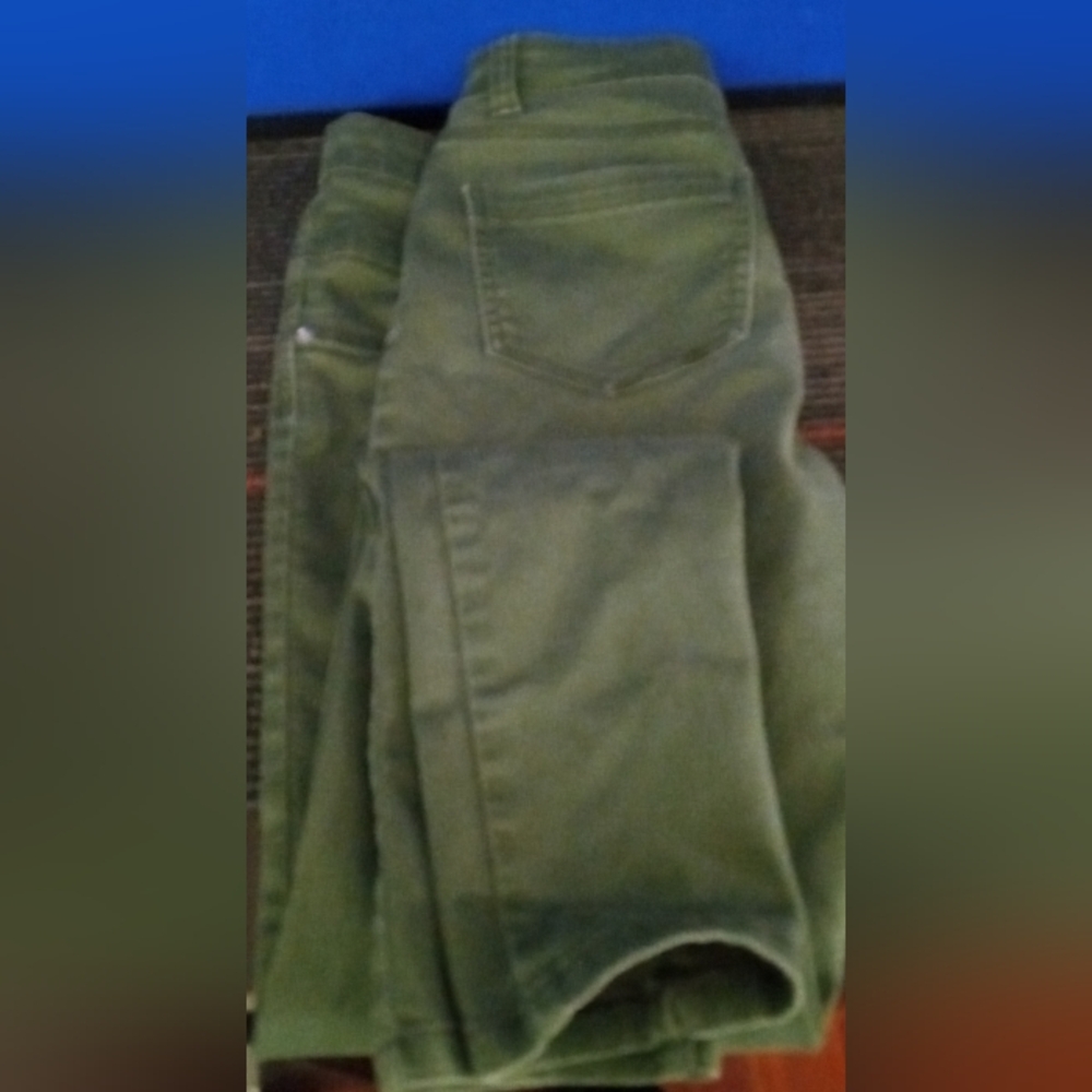 Stylish Green Button-Fly Pants - Picture 4 of 5